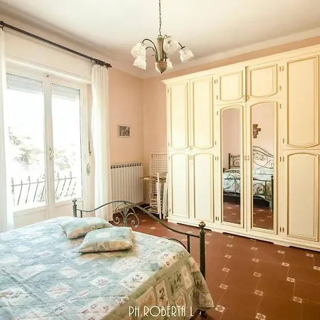 Bussana Forever, Est Apartmán