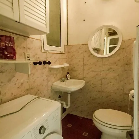Apartmán Bussana Forever, Est